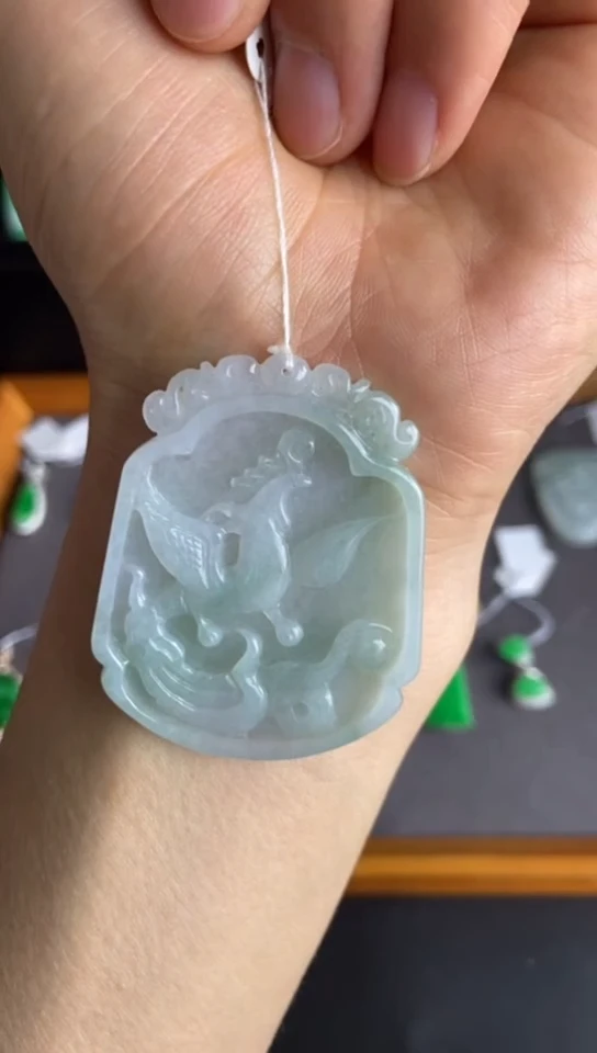 翡翠未镶嵌颈饰凤凰吊坠