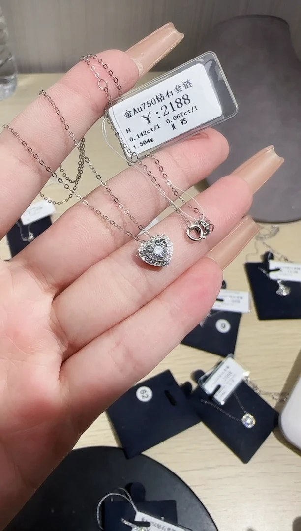 18K金镶嵌钻石颈饰u****7B2599908909501