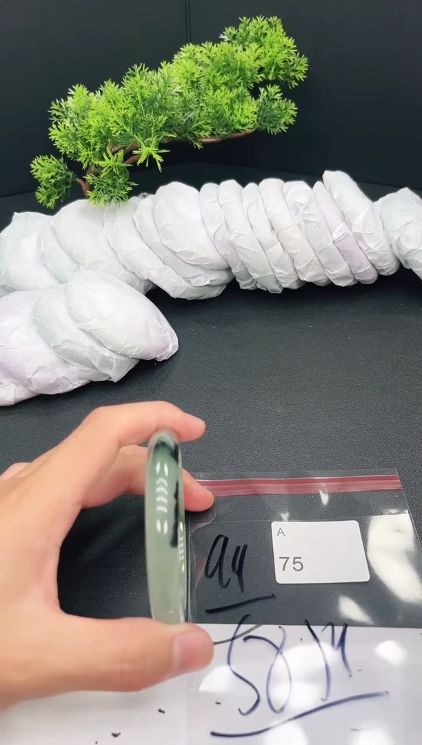 未镶嵌手镯翡翠75