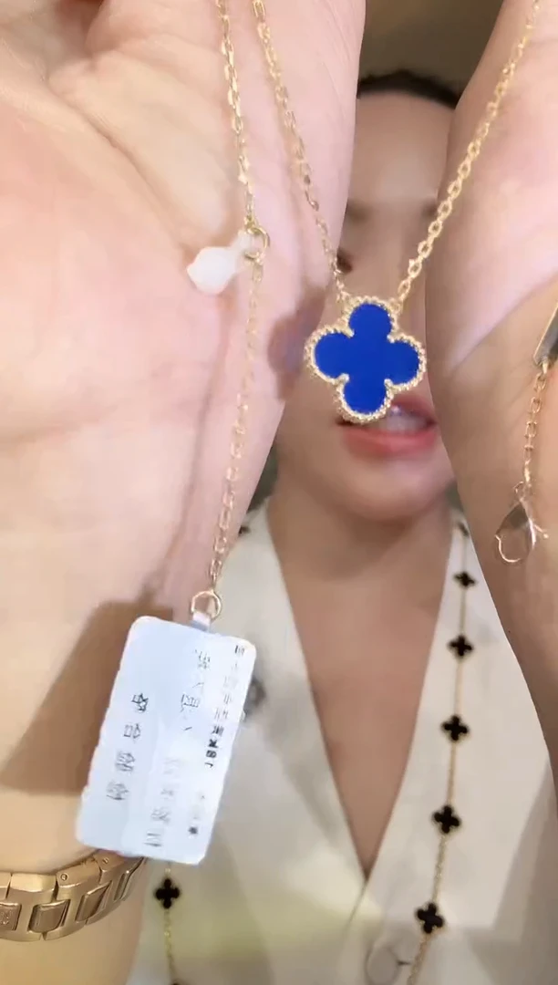 18K金镶嵌项链玛瑙/玉髓蓝色单花项链