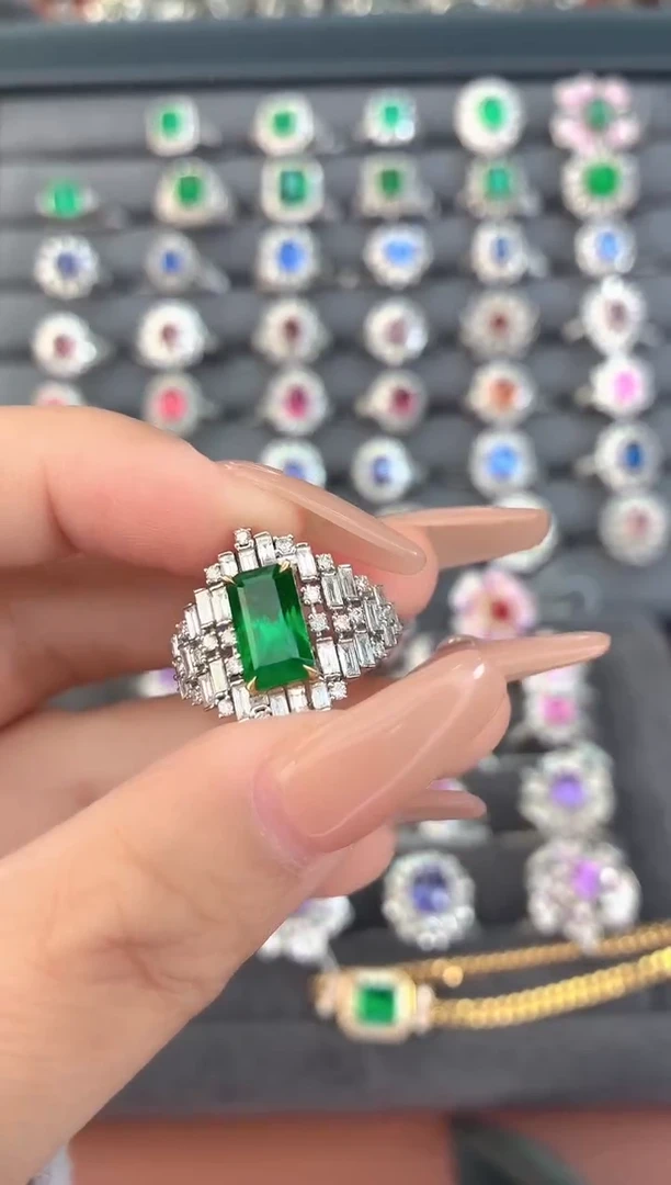 18K金镶嵌戒指祖母绿M**哥-