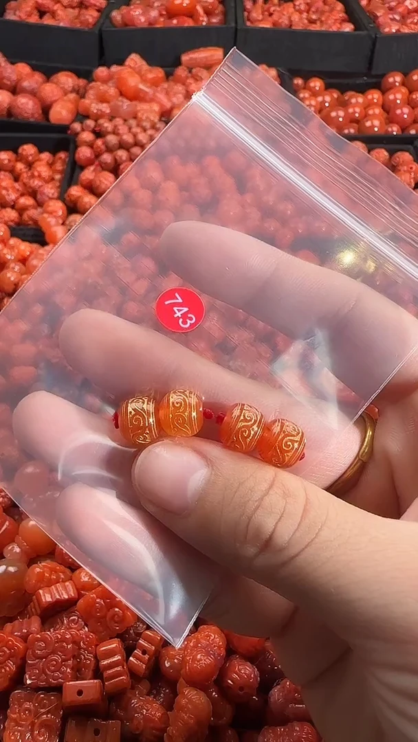 颈饰未镶嵌南红玛瑙1