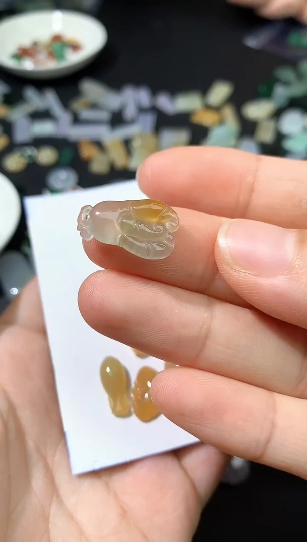 颈饰未镶嵌翡翠吊坠