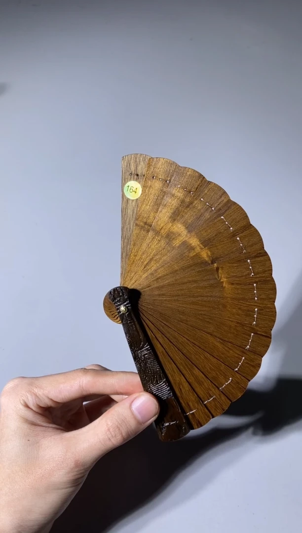 【闪购商品】金丝楠木雕164号10cm金丝楠迷你扇
