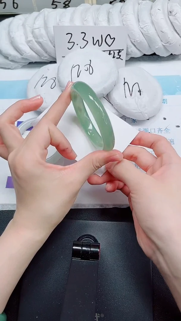 石英质玉手镯未镶嵌190-56.4