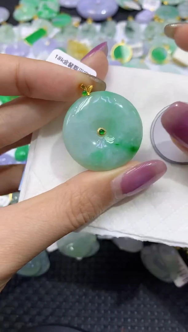 颈饰18K金镶嵌翡翠天然缅甸翡翠A货