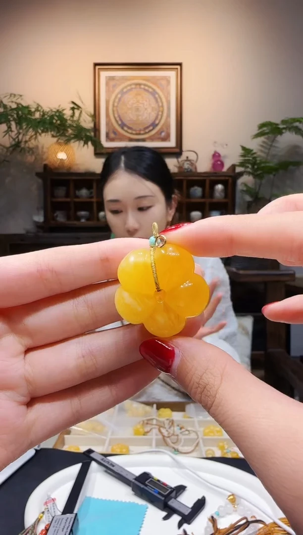 蜜蜡颈饰未镶嵌花花