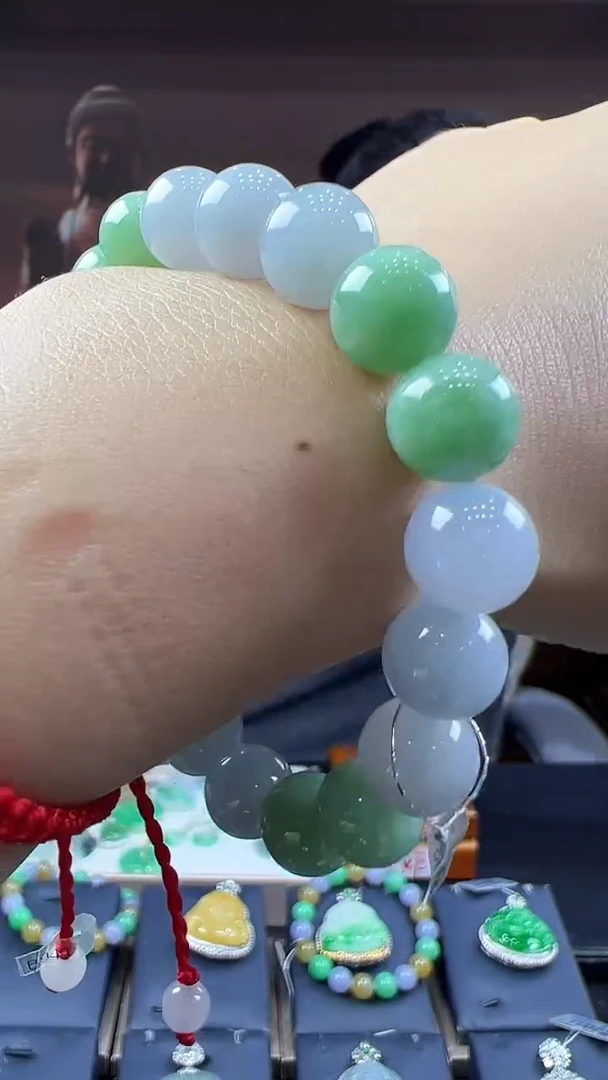 未镶嵌挂件翡翠手串