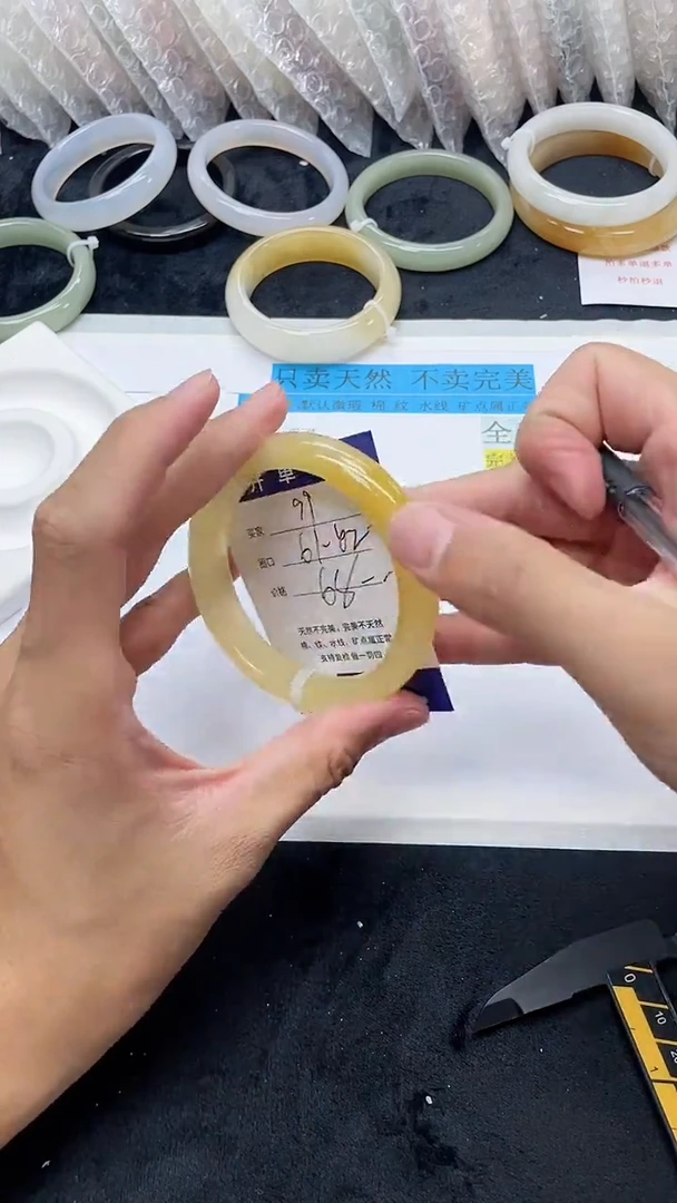 石英质玉手镯未镶嵌99