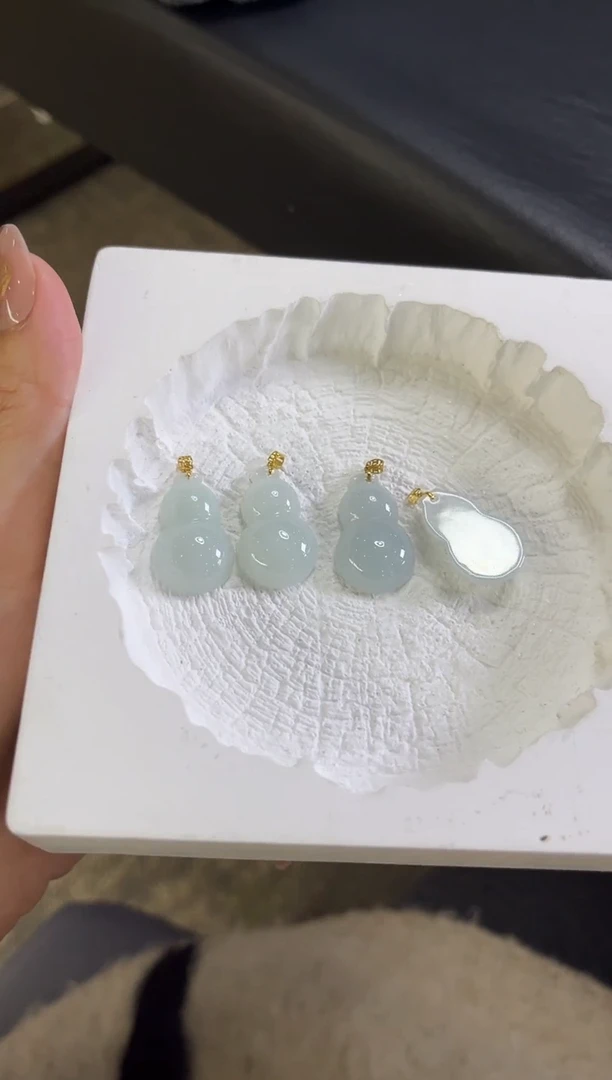 【闪购商品】翡翠颈饰18K金镶嵌V49 多样性发一件/配绳子