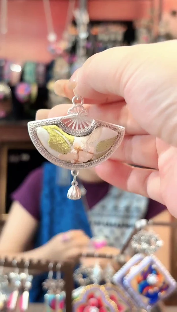织绣云织谣民族风精美饰品   469
