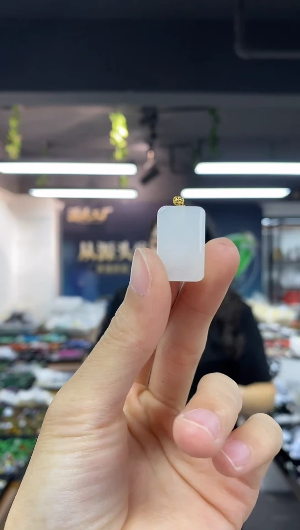 吊坠(不含链)18K金镶嵌和田玉多样性发其一颜色成为