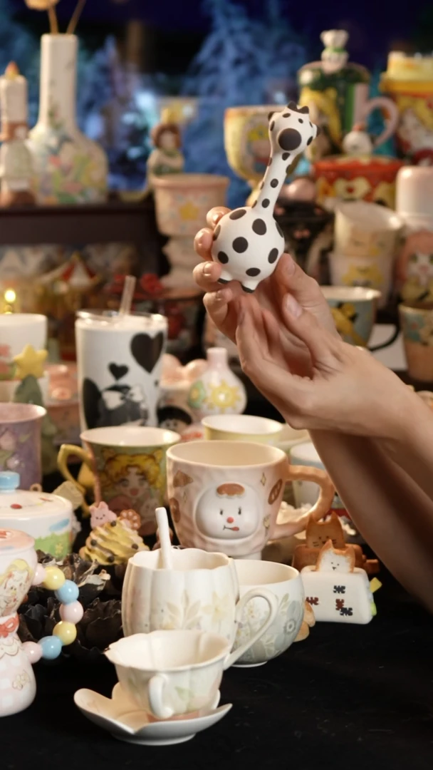 摆件陶景德镇釉下彩手绘设计师款陶瓷