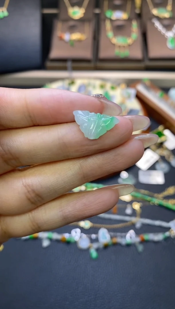 翡翠未镶嵌颈饰净货16902