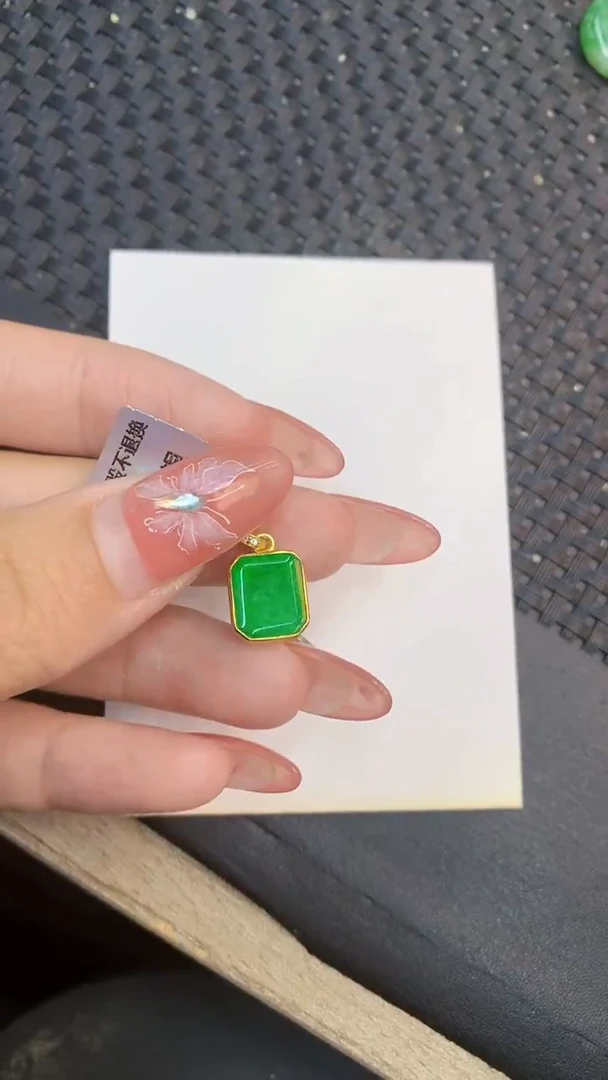 颈饰未镶嵌翡翠1