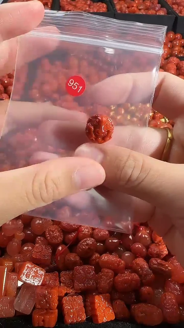 颈饰未镶嵌南红玛瑙1