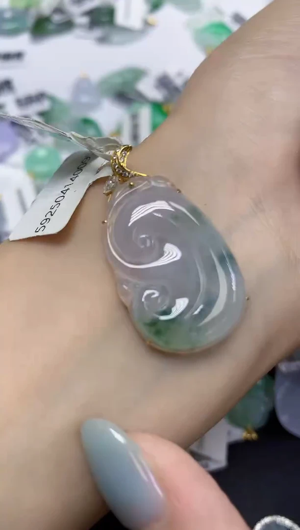 翡翠18K金镶嵌颈饰天然缅甸翡翠A货