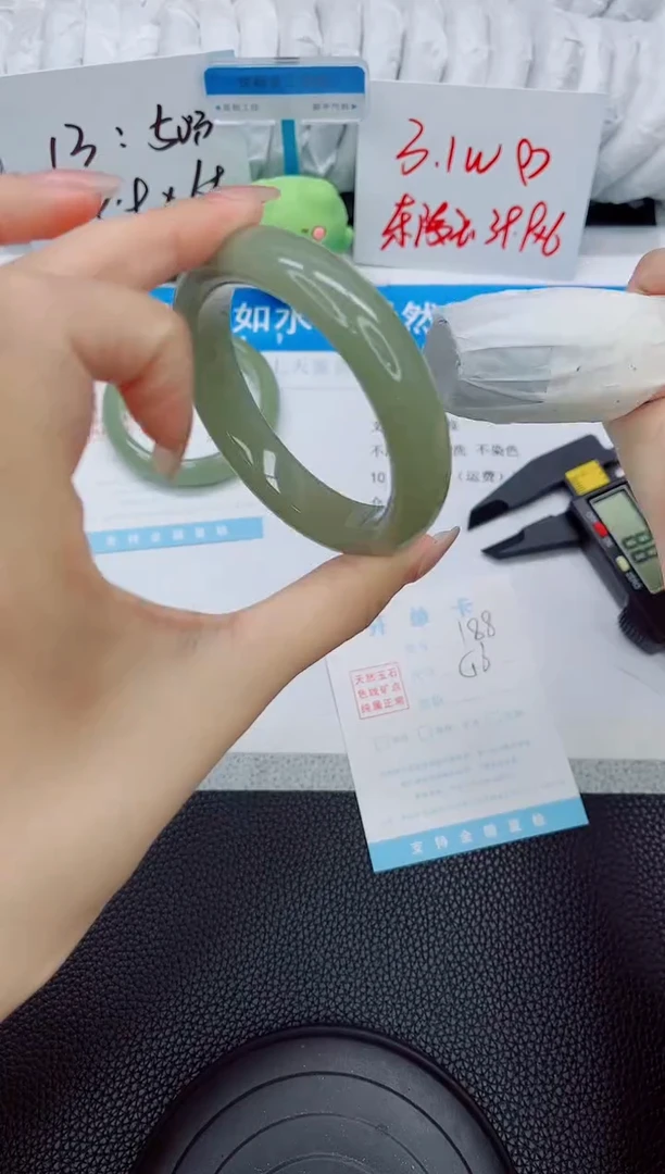 石英质玉手镯未镶嵌188-56