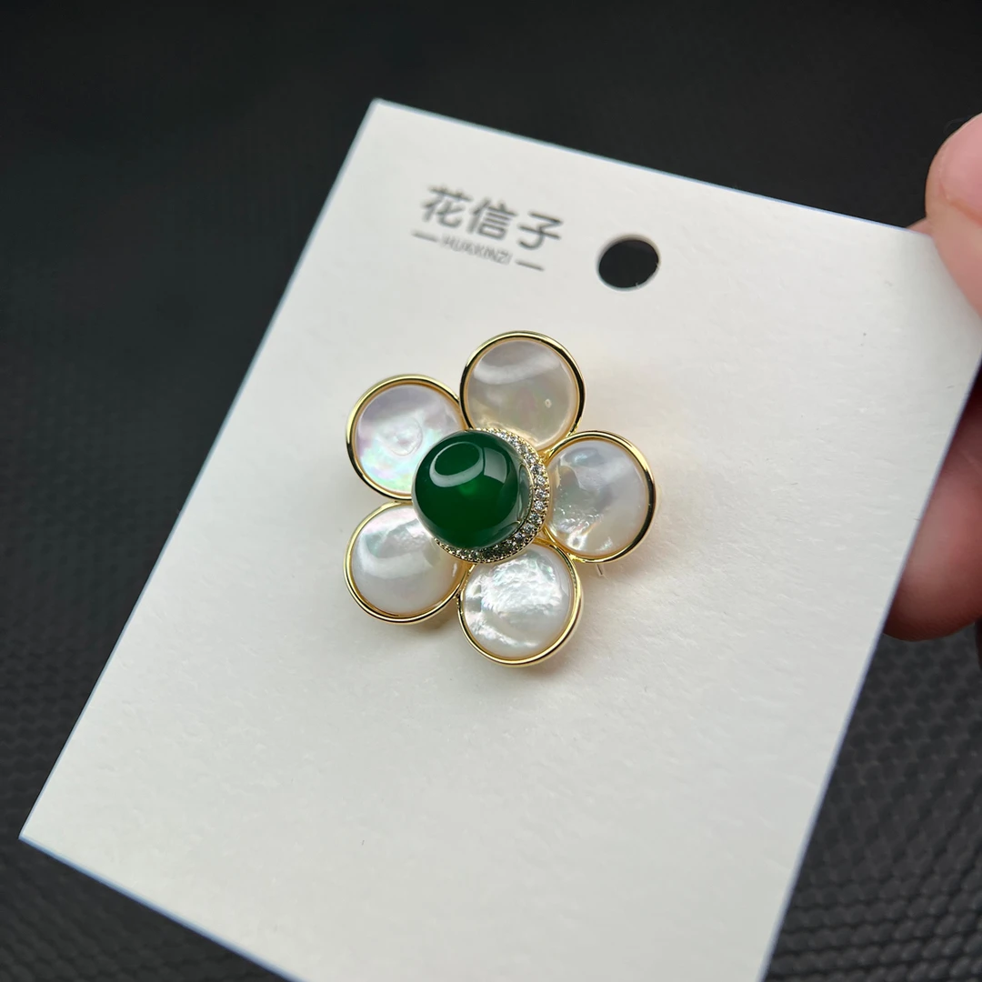 铜贝壳胸针 5512 绿心五福花 新品迷你轻奢百搭小裙子胸花领针