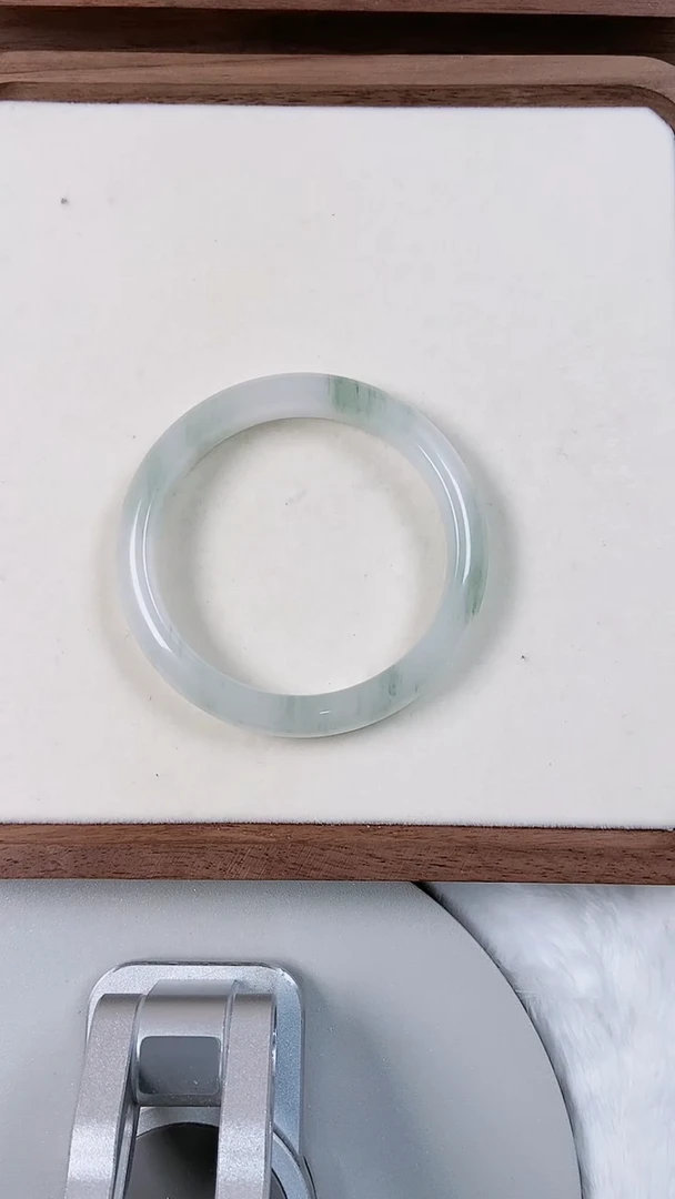 【闪购商品】石英质玉手镯未镶嵌艾辰1314