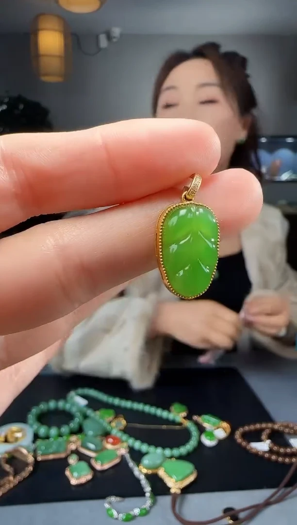 【闪购商品】和田玉吊坠(不含链)18K金镶嵌1
