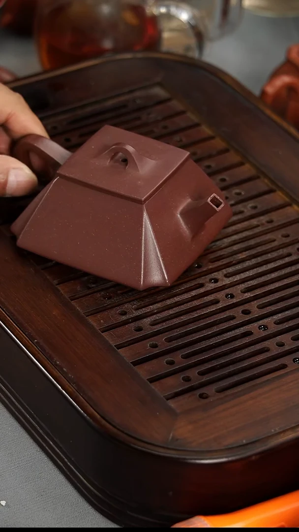 茶壶紫砂宜兴紫砂紫泥光素款四方抽角石瓢180毫升