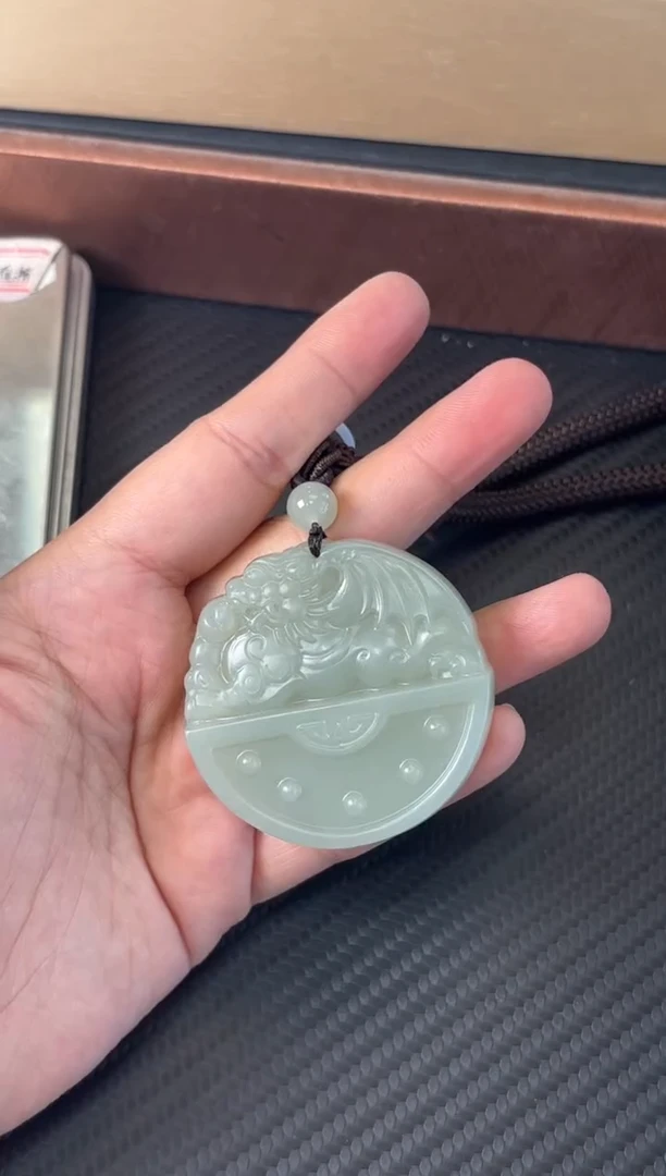 未镶嵌和田玉把件且末微色差近矿把件