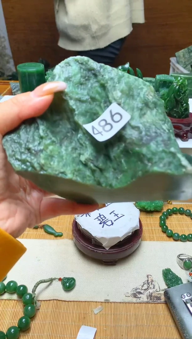 未镶嵌和田玉摆件1