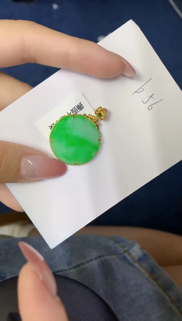 翡翠18K金镶嵌颈饰缅甸天然翡翠A货