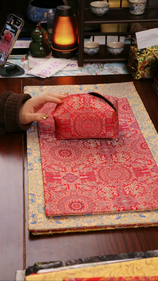 【八达井纹红纸巾套长16宽10高7】