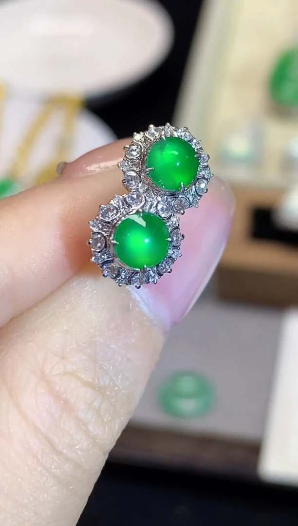 18K金镶嵌翡翠耳饰LL多样性发其一