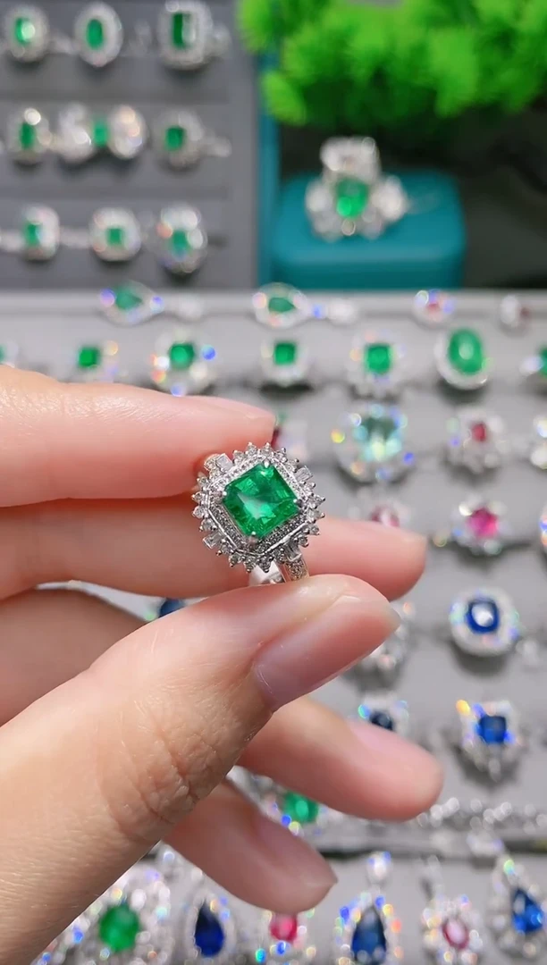 18K金戒指18K金镶嵌祖母绿.