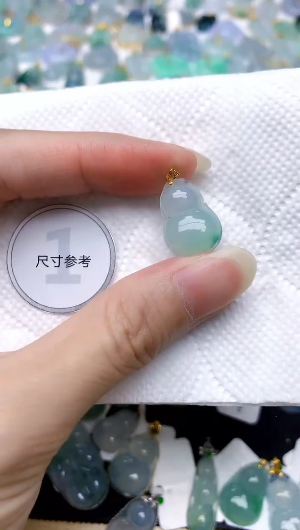 颈饰18K金镶嵌翡翠天然A货翡翠
