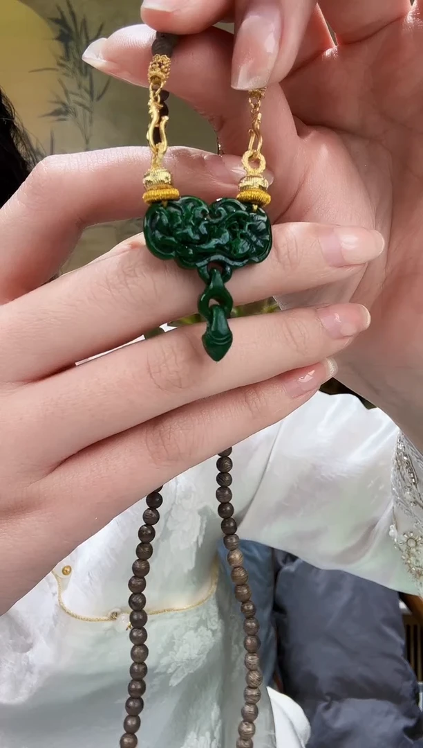 颈饰未镶嵌翡翠吊坠