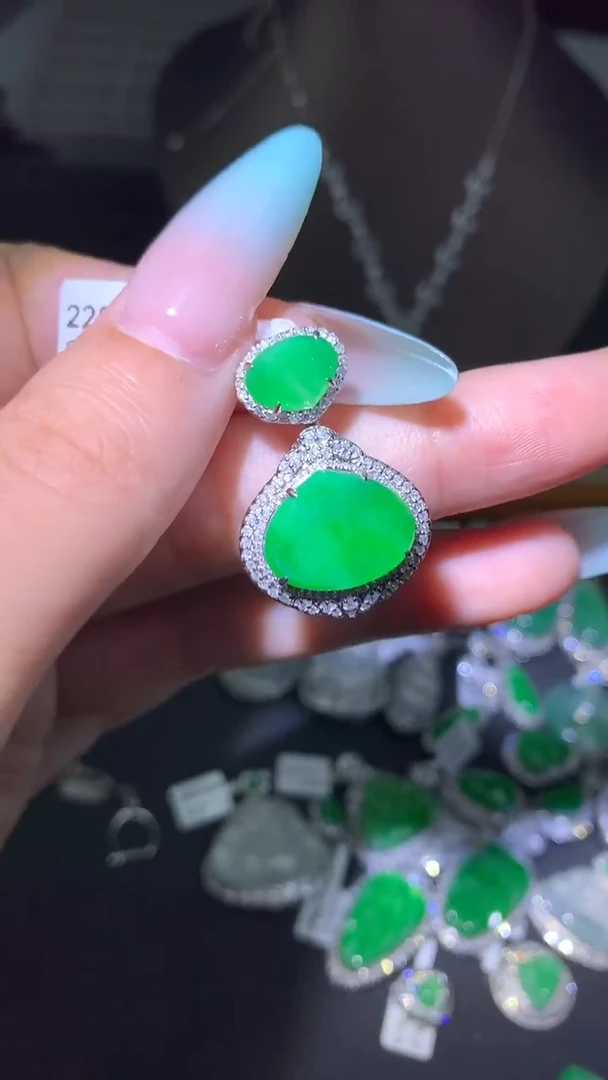 吊坠(不含链)18K金镶嵌翡翠吊坠