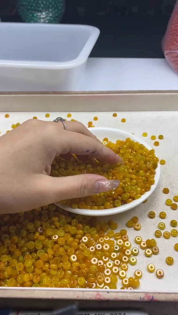 【闪购商品】翡翠颈饰未镶嵌w1491黄翡算盘6*3mm*30颗