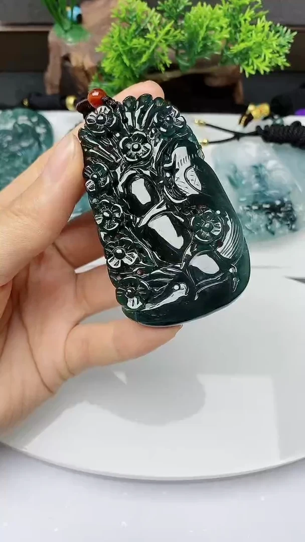 【闪购商品】翡翠颈饰未镶嵌