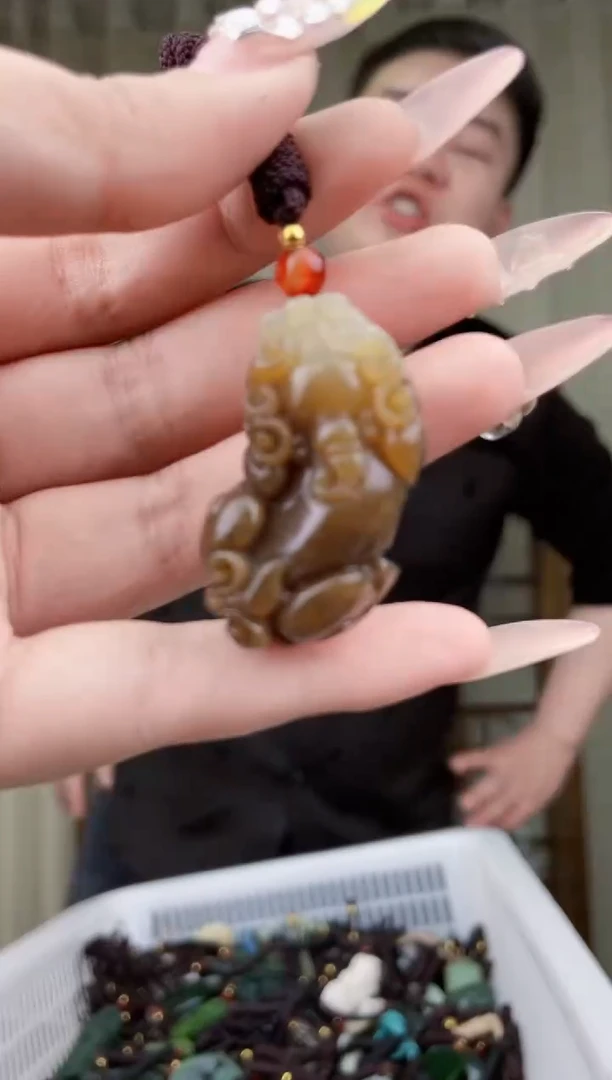 【闪购商品】和田玉挂件未镶嵌拍一发一，多样性发货！