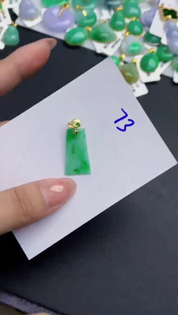 翡翠未镶嵌颈饰天然翡翠缅甸A货