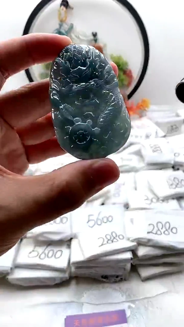 颈饰未镶嵌翡翠龙牌