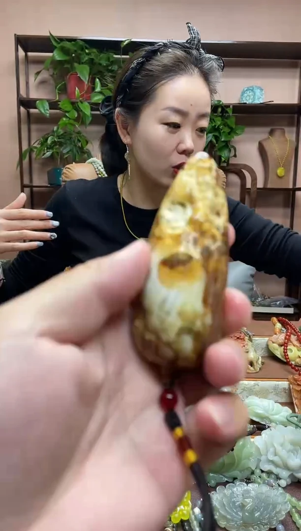 未镶嵌岫玉颈饰·