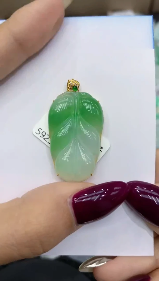 翡翠18K金镶嵌颈饰111111111111