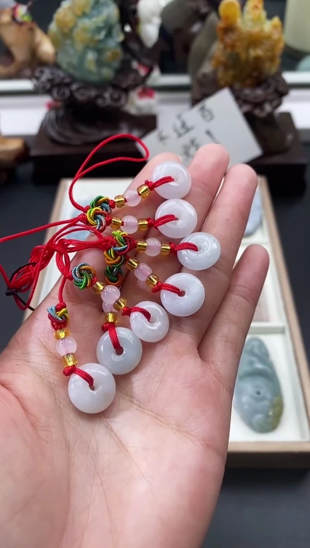 颈饰未镶嵌翡翠天然缅甸A货翡翠随机发一件