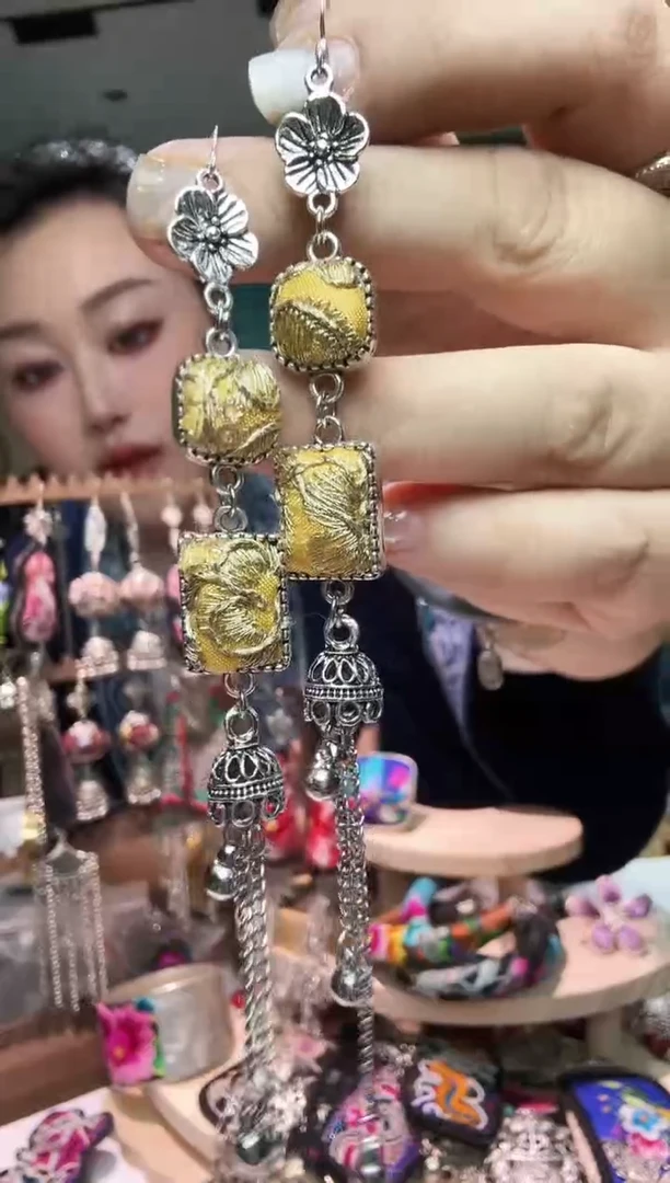 刺绣纯手工苗绣非遗耳环