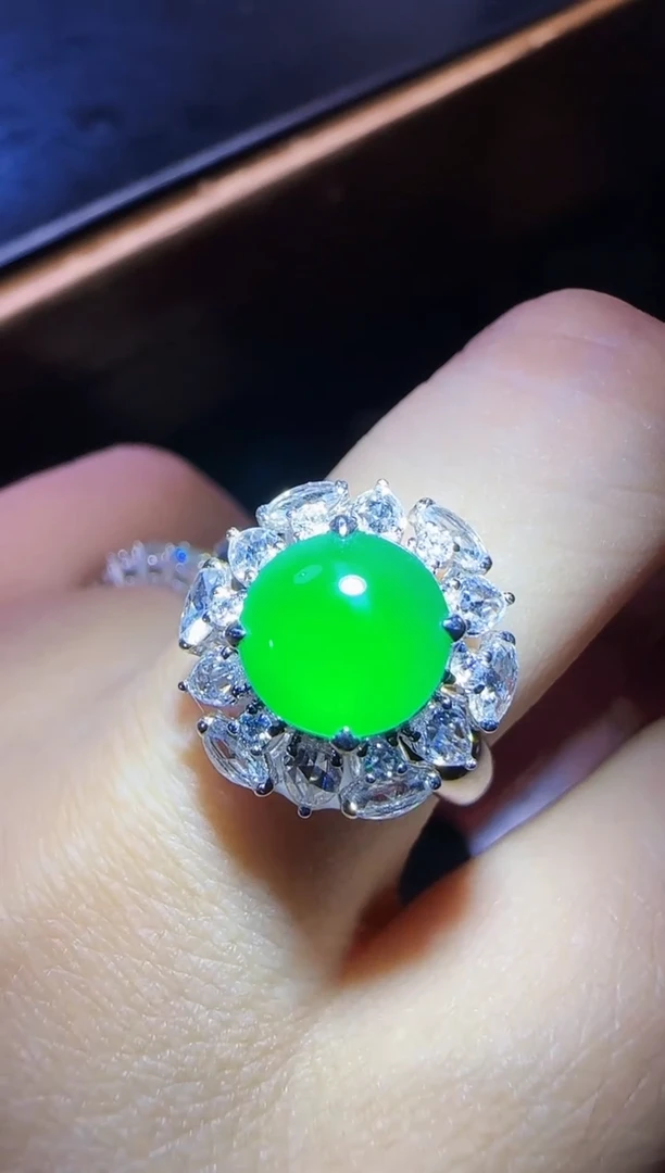 翡翠戒指18K金镶嵌蛋面