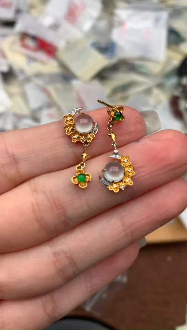 18K金镶嵌挂件翡翠—