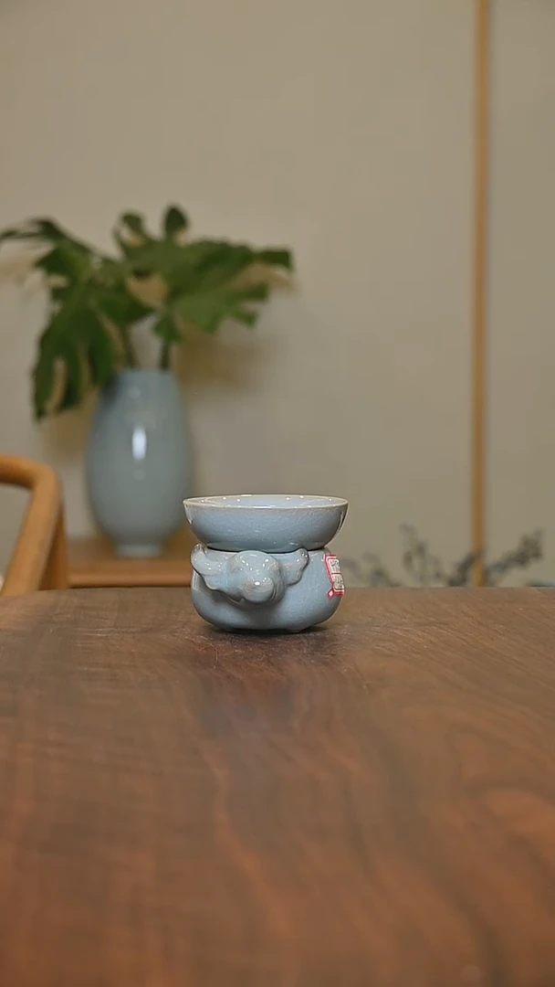 35#黑角卧牛茶漏 天青 微瑕 朱家汝窑款