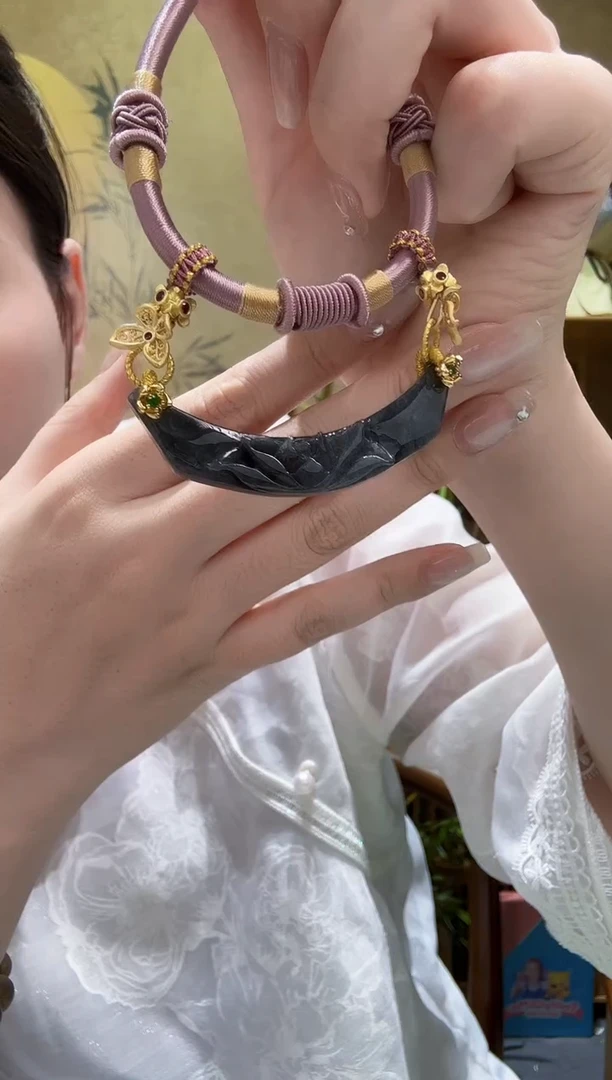 颈饰未镶嵌翡翠吊坠