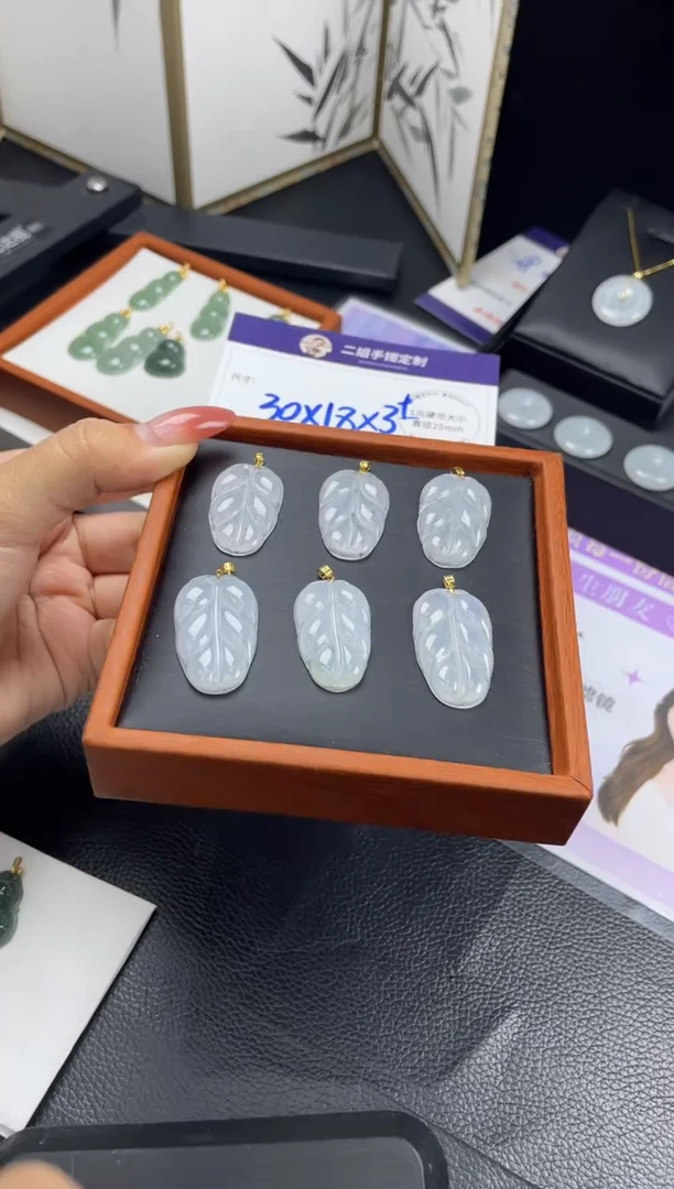 18K金镶嵌挂件翡翠叶子FL6多样性发其一CP配绳