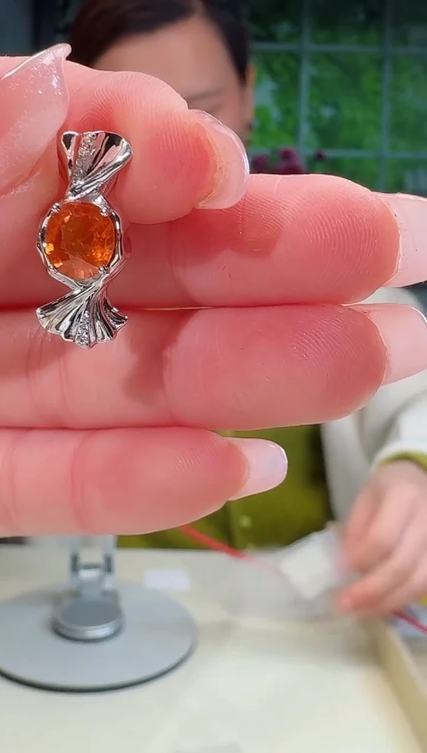 吊坠(不含链)未镶嵌石榴石（芬达石）天然芬达石吊坠